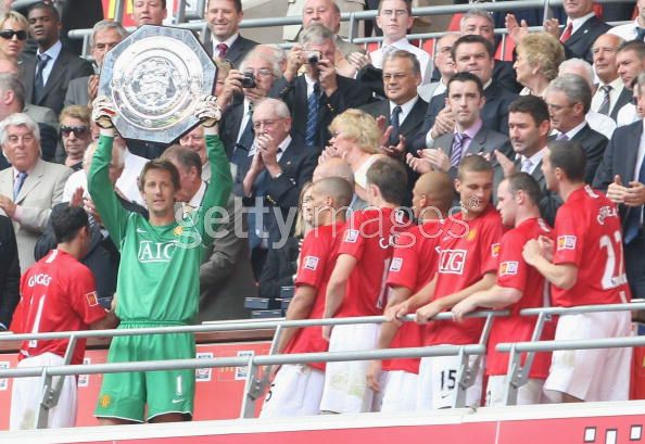 VDS lifting the Community Shield Trophy